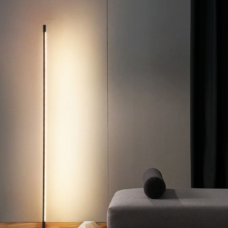 Edge Simple Linéaire LED Lampadaire Or Noir Métal Gel de Silice Salon Chambre